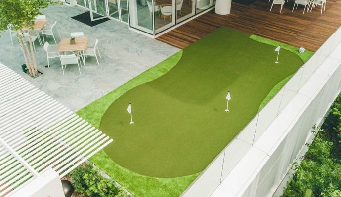 Rooftop putting green installation